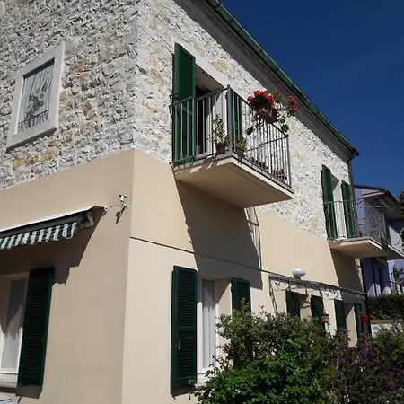 La Lupinella Apartment *